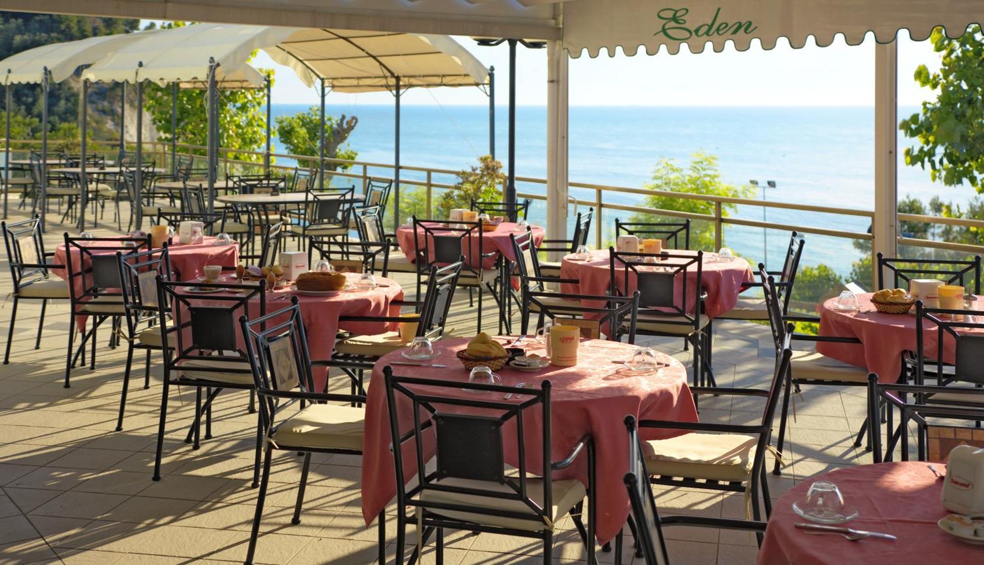 Hotel Eden Gigli Numana Bagian luar foto