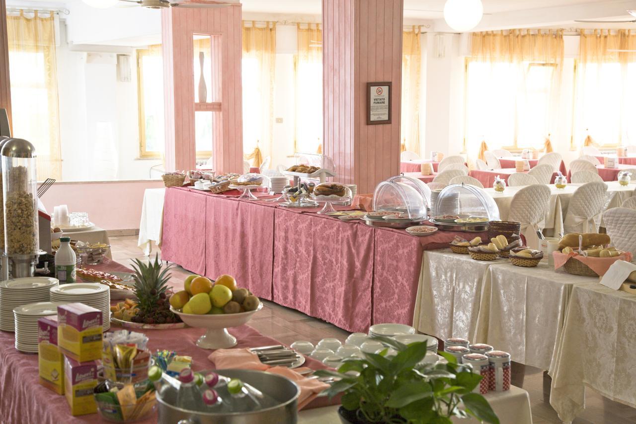 Hotel Eden Gigli Numana Bagian luar foto