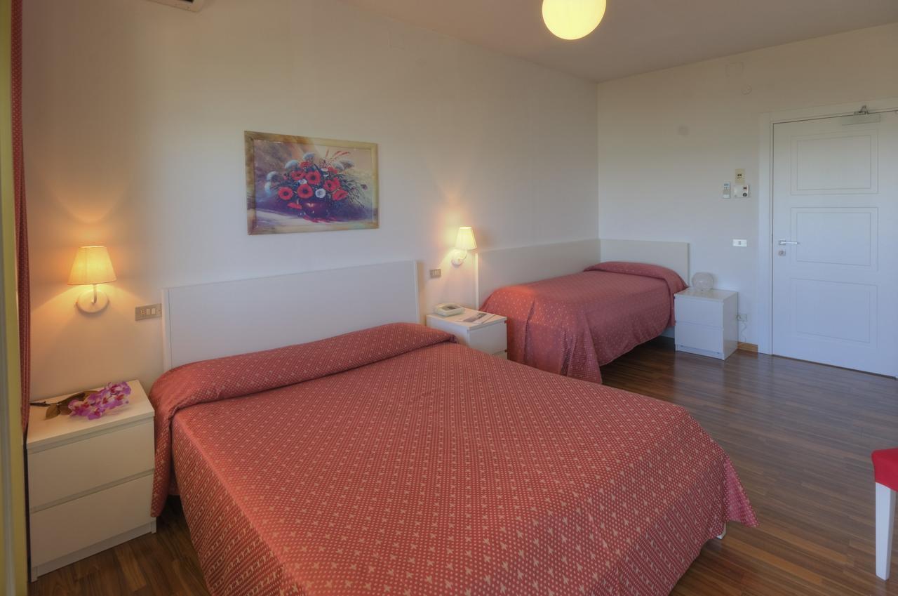 Hotel Eden Gigli Numana Bagian luar foto