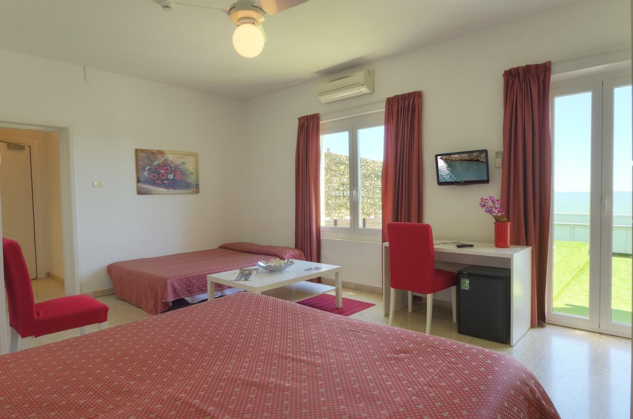 Hotel Eden Gigli Numana Bagian luar foto